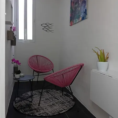 Charming 3 Storey In Centre, Ngri1-1 Lejlighed *