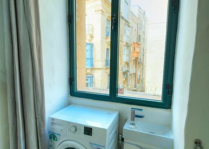 Charming 3 Storey In Centre, Ngri1-1 *