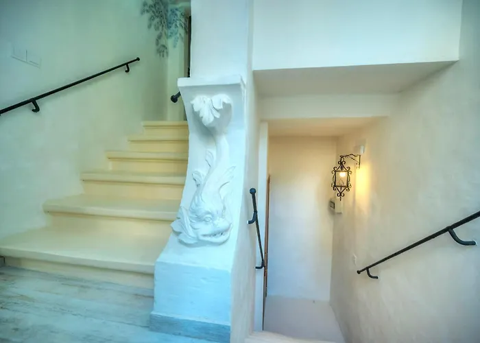 Charming 3 Storey In Centre, Ngri1-1