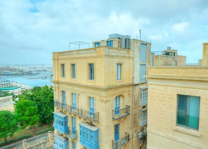 Charming 3 Storey In Centre, Ngri1-1