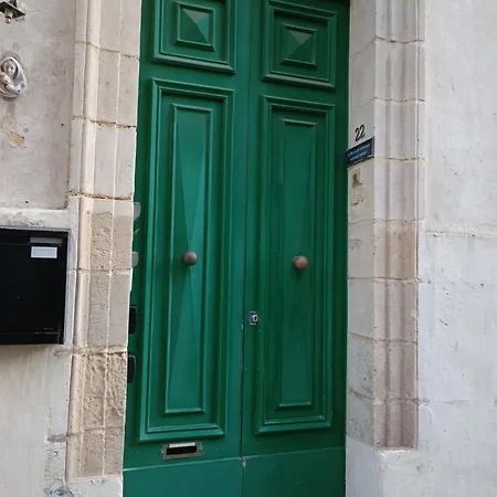 Charming 3 Storey In Centre, Ngri1-1