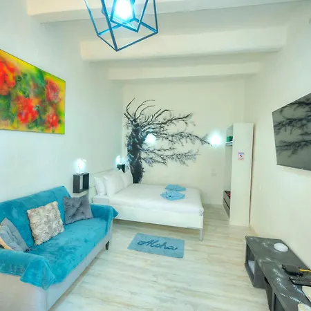 Charming 3 Storey In Centre, Ngri1-1 Apartament *