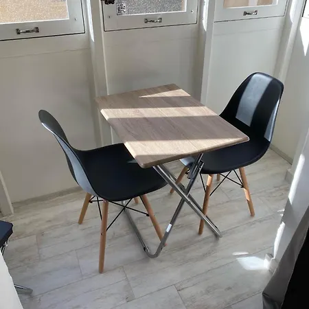 Charming 3 Storey In Centre, Ngri1-1 Apartament