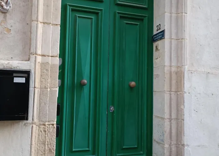 Charming 3 Storey In Centre, Ngri1-1