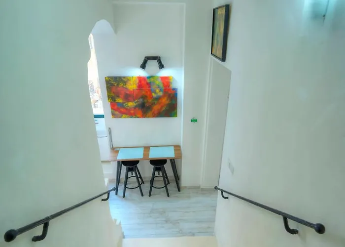 Charming 3 Storey In Centre, Ngri1-1