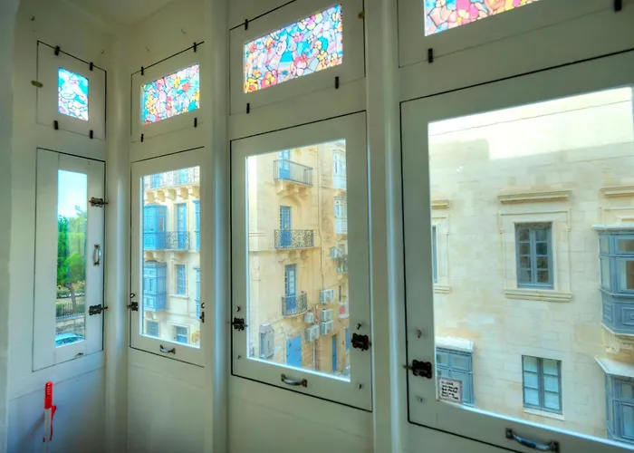 Charming 3 Storey In Centre, Ngri1-1